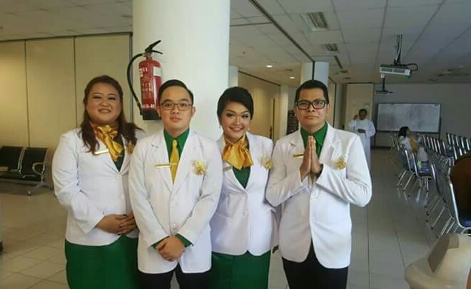 Dokter Jhon Junior (kacamata paling ujung) bersama tiga orang rekannya saat magang di RSUD Kota Sorong. 