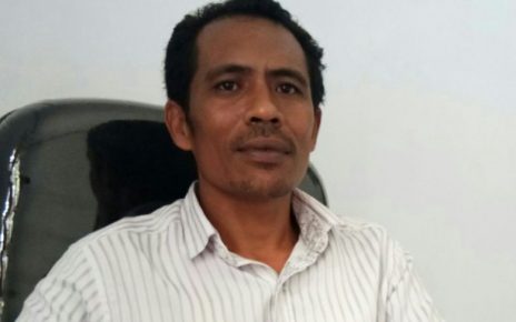 Karolus Kopong, Ketua Panwaslu Kabupaten Kaimana.