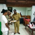 Penyerahan lulusan Poltekes Menado tahun 2017 dari Pemda Kaimana kepada orang tua