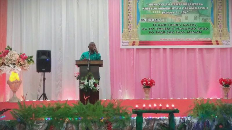 Gubernur Papua Barat, Dominggus Mandacaan saat memberikan sambutan pada acara Natal IKK Sorong Raya