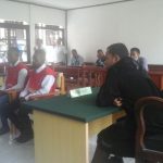 YL dan DW saat menjalani persidangan