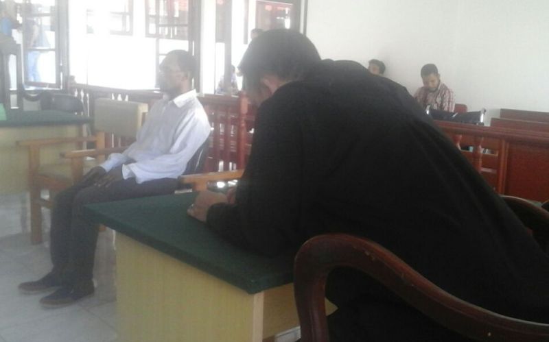 Marthen Karet saat mendengar putusan majelis hakim