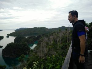 AHY Terpukau Melihat Pemandangan Dari Bukit Piaynemo