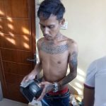 Tersangka HH Dibekuk Anggota Opsnal Sat Resnarkoba Polres Fakfak di Pelabuhan Fakfak.