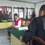 Terdakwa Beddu saat memberikan keterangan kepada majelis hakim pengadilan negeri kelas Ib Sorong