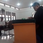 Tarsius Wino Limanouw terpaku membisu setelah mendengar bacaan putusan majelis hakim