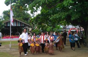 Puluhan Murid TK Theresia Sambut RI 1 Dengan Tarian