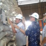 Kementrian Perdagangan RI saat melakukan pemantauan di Gudang Bulog Sorong