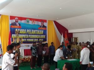 Gubernur PB Lantik Yosias Saroi Jabat Ketua KONI Pegaf