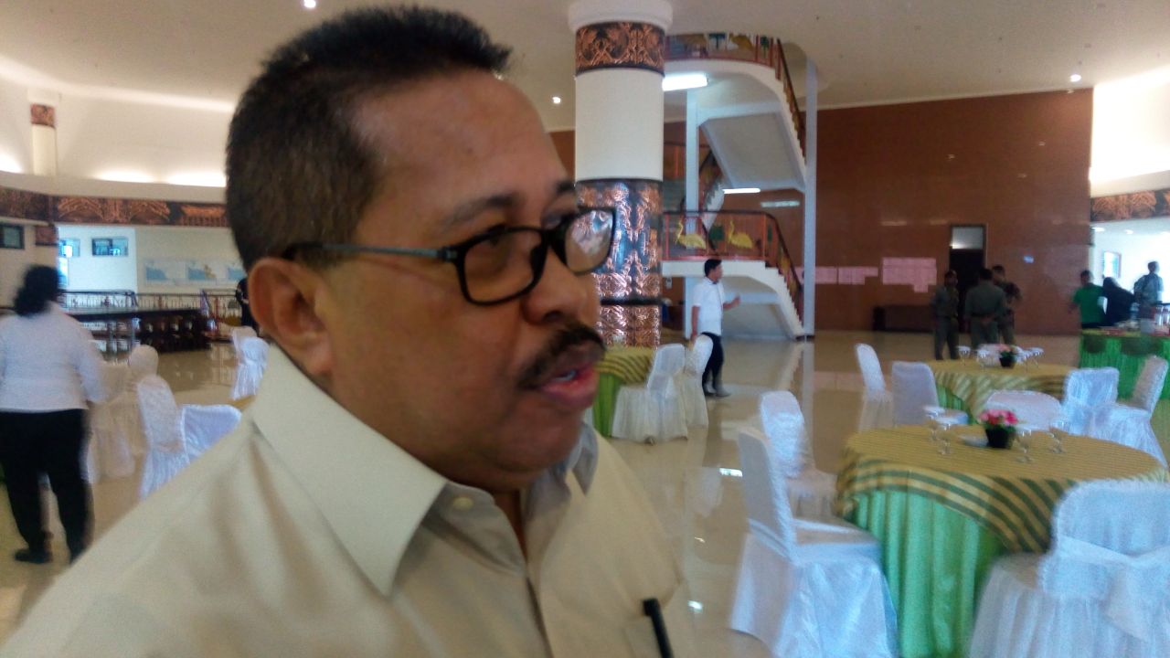 Mantan Bupati Sorong Selatan yang juga Tersangka Kapal Kargo Sorsel Indah, Drs Otto Ihalauw