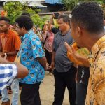 Ketua Badan Kehormatan DPD RI, Mervin I.S Komber Disambut secara adat Masyarakat Fakfak Belum lama ini