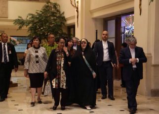 Yohana Yembise, Mentri PPPA RI bersama Dr. Masoumeh Ebtekar, Wakil Presiden Republik Islam Iran, Bidang Wanita dan Urusan Keluarga