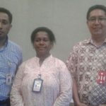 Johana Kemesrar, Sekretaris Tim Seleksi Wilayah II (tengah) bersama Said Musaad Komisioner KPU Prov PB dan Ary krisdiantoro, salah satu tim penguji Psikotest