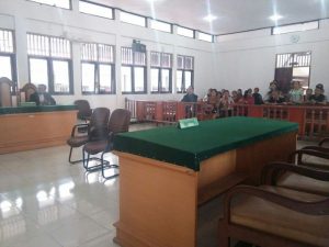 Sidang Pil PCC, Hakim Marah Karena Jaksa Tak Hadir