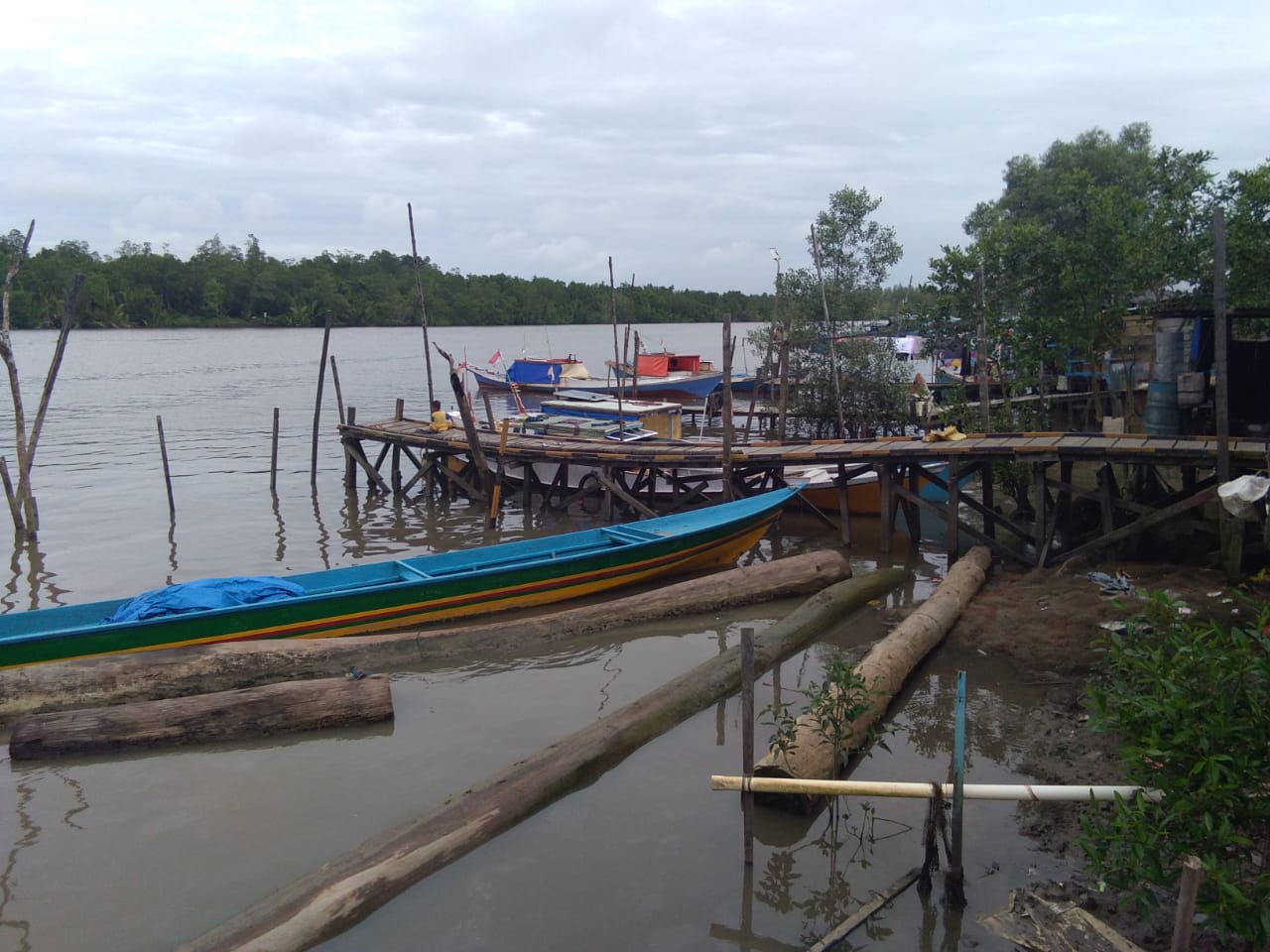 Kapal Nelayan Bintui Yang Tidak Bisa Melalut Akibat Kelangkaan BBM di Negeri Kali Kabur