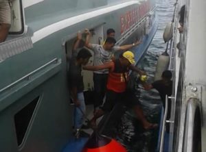 Akibat Lalai, Penumpang Ini Salah Naik Kapal
