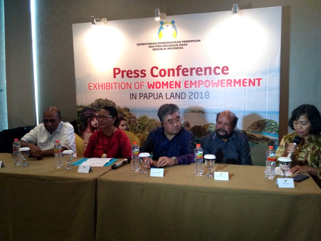 Konferensi Pers bersama kementrian PPPA RI dan Kemntrian Luar Negeri serta Wakil Gubernur Papua Barat di Swesbell Hotel. / (foto: Kumala Dewi)
