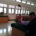 MAF yang didampingi Kuasa Hukumnya saat mengikuti persidangan / (foto: Djunaedi)