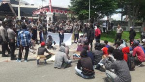 Demonstrasi Minta Perlindungan Hukum Bagi Mahasiswa Papua di Jawa