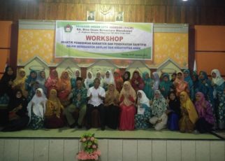 Berpose bersama usai acara pembukaan workshop pendidikan karakter/(foto:SorongRaya)