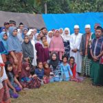 Tim Kemanusiaan Partai Garuda yang juga Ketua KADIN Papua Barat, Marlina bersama masyarakat korban genpa di Lombok, NTB