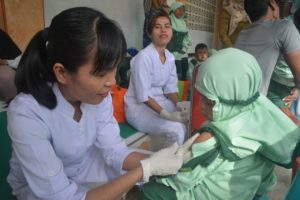 Dinkes Kota Sorong Beri Imunisasi Kepada 124 Anak di Korem