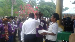 Wabup Tambrauw Sambut Kedatangan Jemaat GKI Lahatroi Mamoribo Biak Di Werur