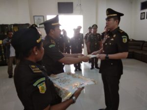 Kajari Sorong Lantik Kepala Seksi Pidana Khusus