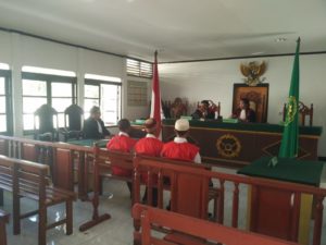 Mencuri Handphone, Tiga Terdakwa Jalani Sidang