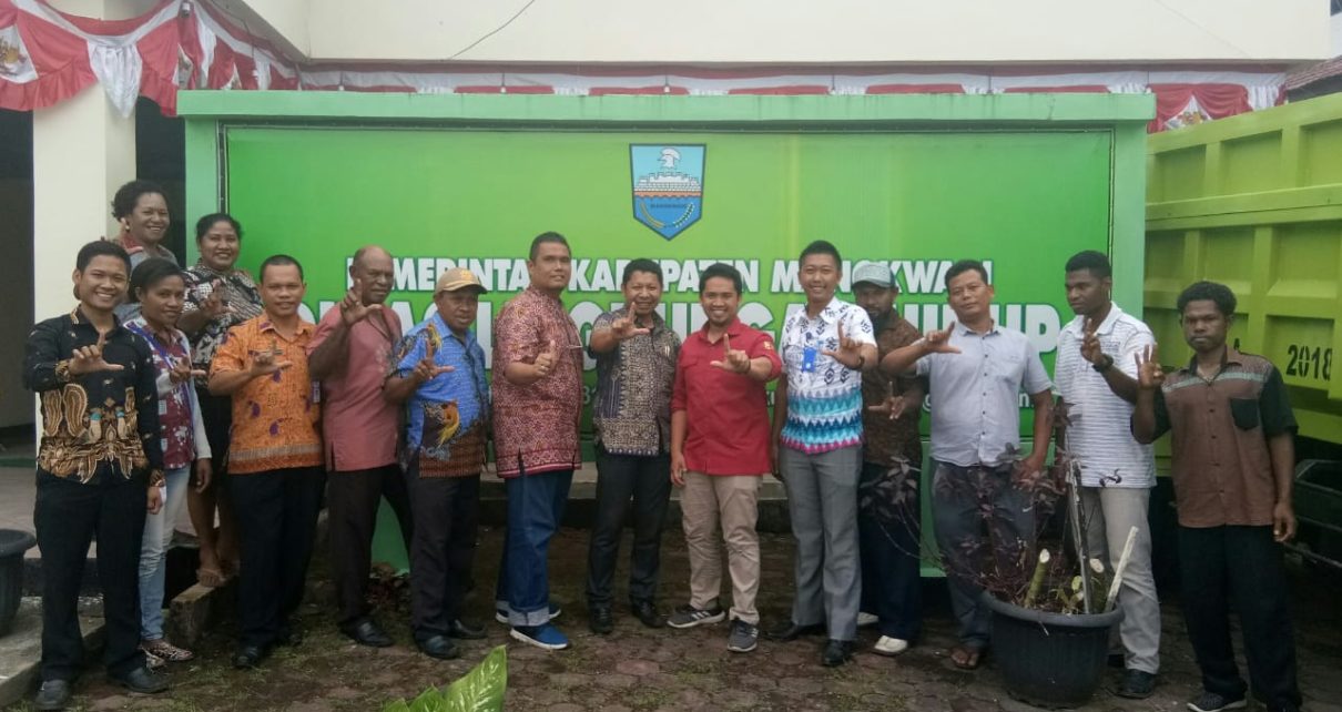 Peserta Forum Group Discusion Kementrian PU PR di Kantor DLH Kabupaten Manokwari, Jumat (7/9/2018)