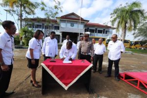 Pemerintah Kabupaten Sorong Hibahkan 5 Unit Bus Sekolah