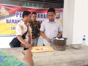 Sat Narkoba Polres Sorong Musnahkan 4 Bungkus Ganja