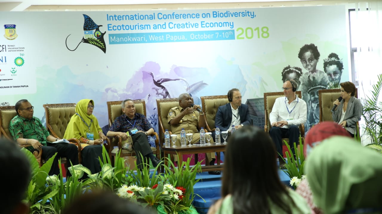 Plenary Session ICBE 2018 di Ruangan Kasuari, Lantai 1 Kantor Gubernur Papua Barat, Senin (8/10/2018)