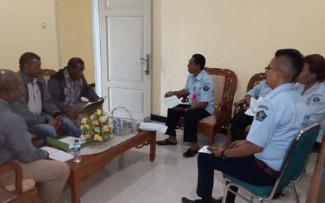 Audiens Pengurus LP3BH Manokwari bersama Jajajar Kanwil Kemenkumham Provinsi Papua Barat di Kantor Kanwil setempat, Selasa (6/11/2018)