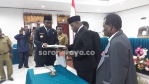 Bupati Maybrat Serahkan Dokumen RAPBD Tahun 2019