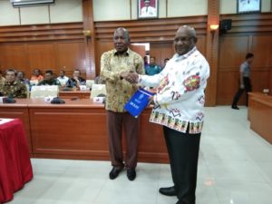 Wagub Papua Serahkan DIPA 2019 Untuk 29 Kabupaten – Kota