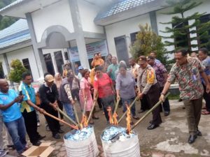 Disdukcapil Kabupaten R4 Musnahkan 3773 Keping KTP Invalid dan Rusak