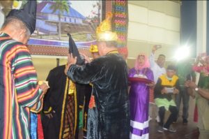 Bupati Bintuni Dinobatkan Sebagai Kaogesa Malambu Oleh Sultan Buton