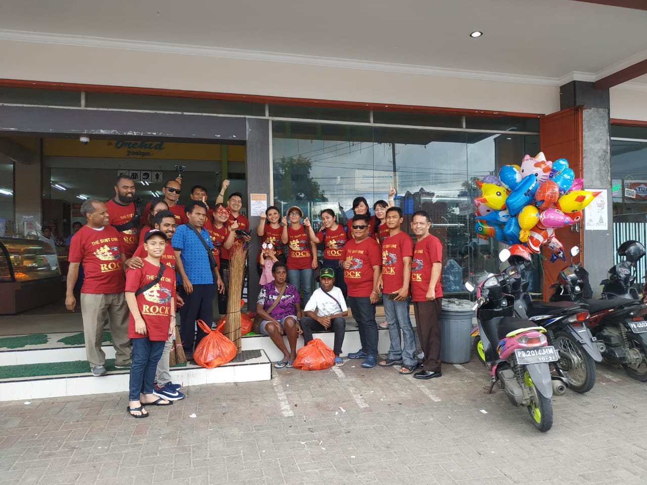 Jelang Natal Jemaat GBI Rock Ministry Manokwari berbagi kasih dengan Kaum Disabilitas yang dikemas dalam acara Chrsitmas Gift On The Spot, Sabtu (1/12/2018)