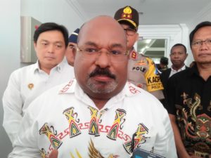 Enembe Sesalkan Bupati Nduga Tidak Ditempat Saat Konflik KKSB