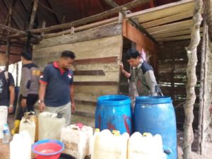 Gerebek Pabrik CT, Polres Sorong Temukan Ribuan Liter Balo