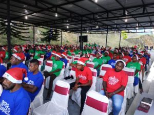 Ratusan Anak-anak jalanan se-Kota Manokwari hadiri perayaan natal bersama Guberur Papua Barat di Rumah Negara, Kampung Susweni, Manokwari, Rabu (13/12/2018)