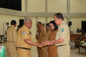 Gubernur Dominggus Ingatkan Kadis Taat Gunakan Uang Negara