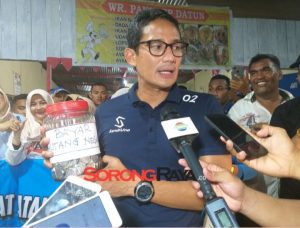 Kampanye di Sorong, Sandiaga Uno Dapat Setoples Recehan Bayar Utang Negar