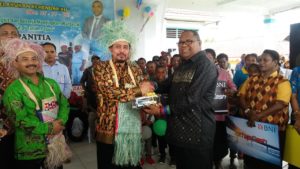 Pemda Sorsel Dapat Bantuan 3 Unit Mini Bus di HUT PSW YPK ke 57