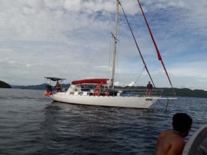 Kapal Wisatawan Asing Diduga Tabrak Karang di R4 Hingga Rusak