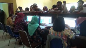 Pencaker Padati Disdukcapil Kota Sorong Lengkapi Persyaratan