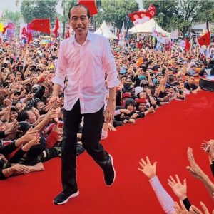 Kampanye di Tegal Jokowi Rela Mandi Hujan Bersama Pendukungnya