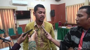 Ketahuan Makan Bareng Jubir Prabowo-Sandi, Ketua KPU Pariaman Dipecat
