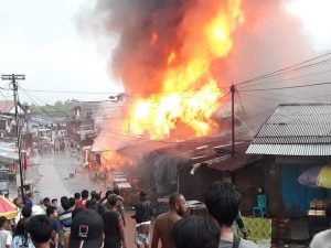 Puluhan Kios dan Toko di Pasar Teminabuan Hangus Terbakar